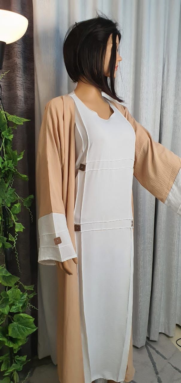 عباية بفستان داخلي