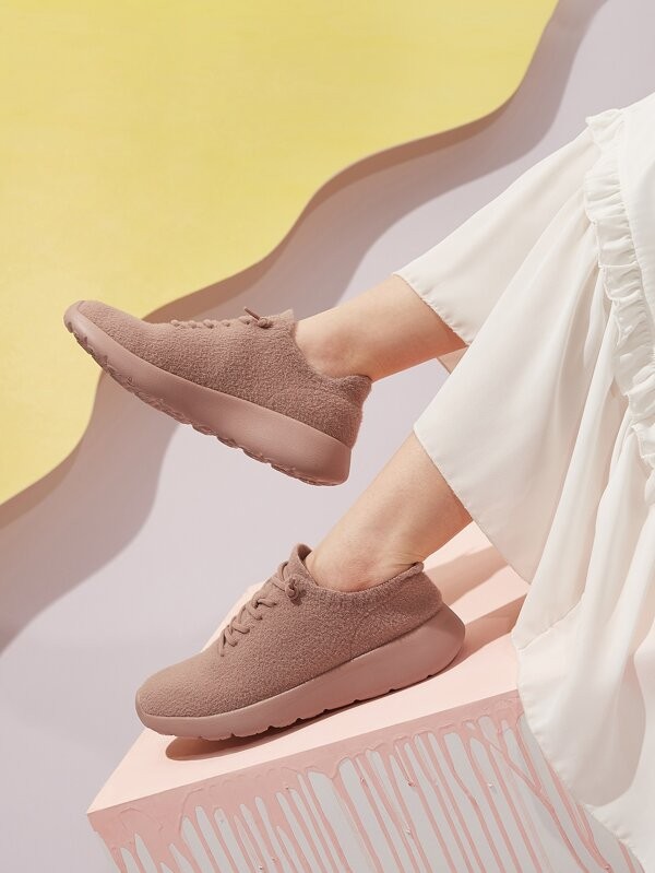 حذاء سنيكرز منفوش برباط من الأمام برباط من Cuccoo | شي ان