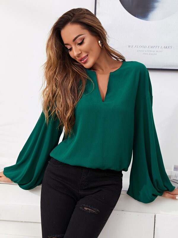 بلوزة بلون موحد بأكمام فانوس وبفتحة عنق | شي ان