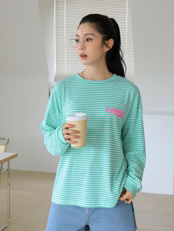 مخطط وبطبعة حروف | شي انDAZY تيشيرت