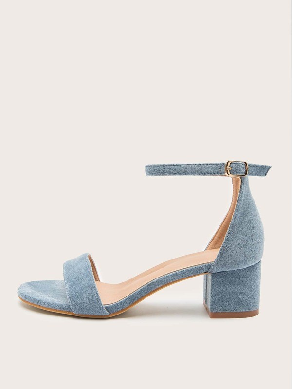 صندل بكعب ومشبك معدني | شي ان