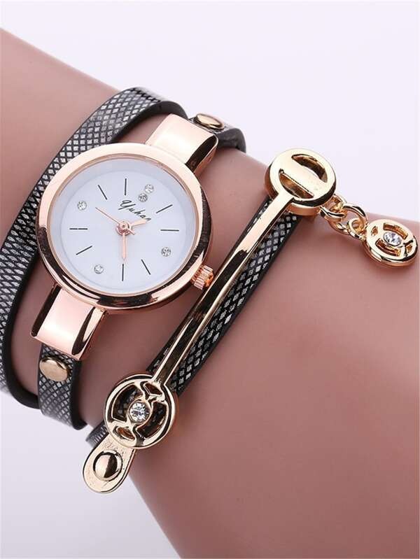 ساعة ملفوفة  بديكور حجر الراين | شي ان