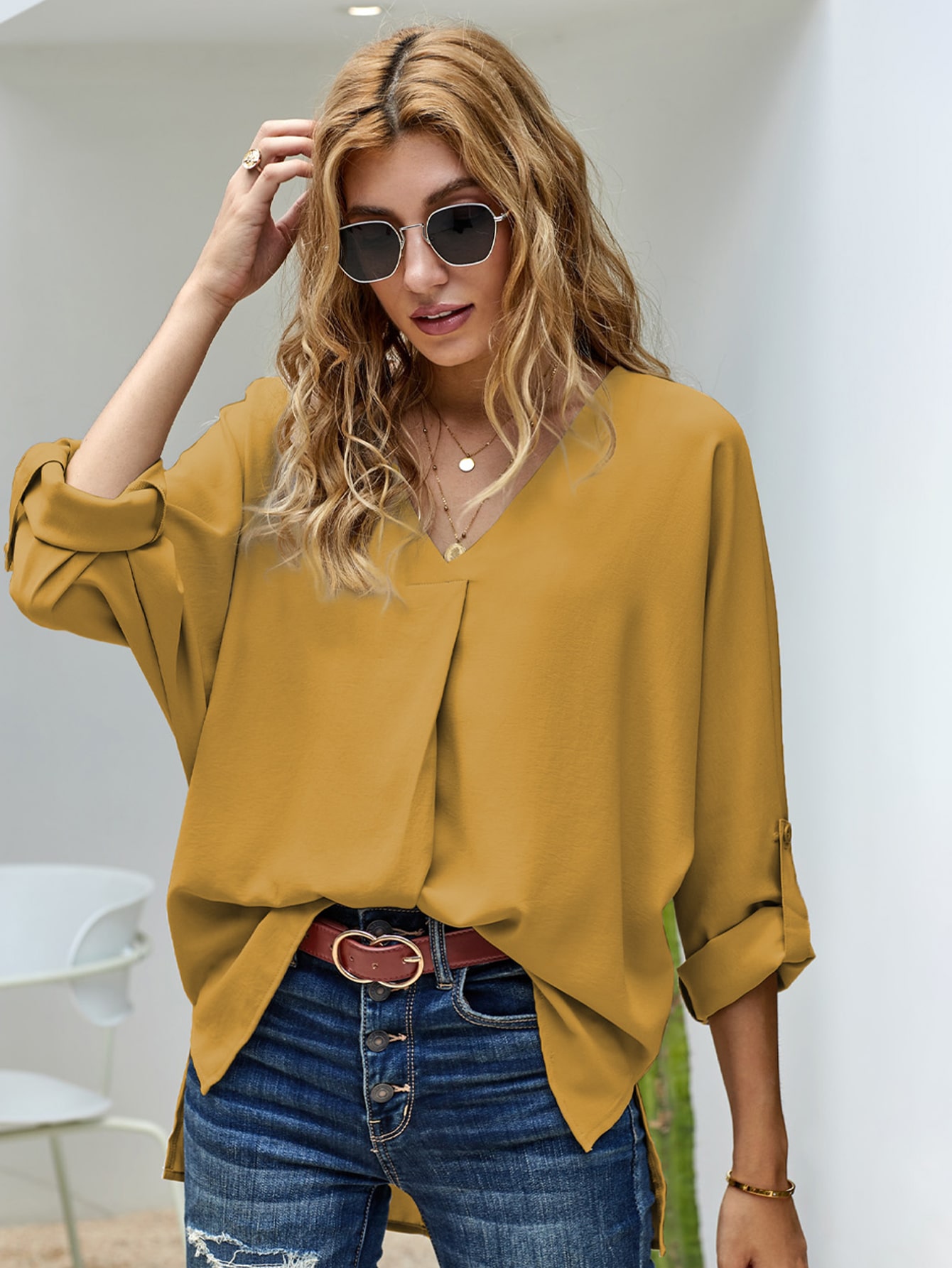 بلوزة بأكمام مطوية وفتحة رقبة شكل V | شي ان