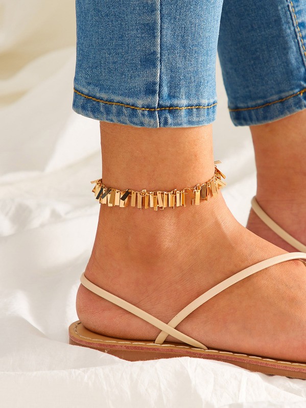 حجل مزخرف بخطوط معدنية بلون ذهبي | شي ان